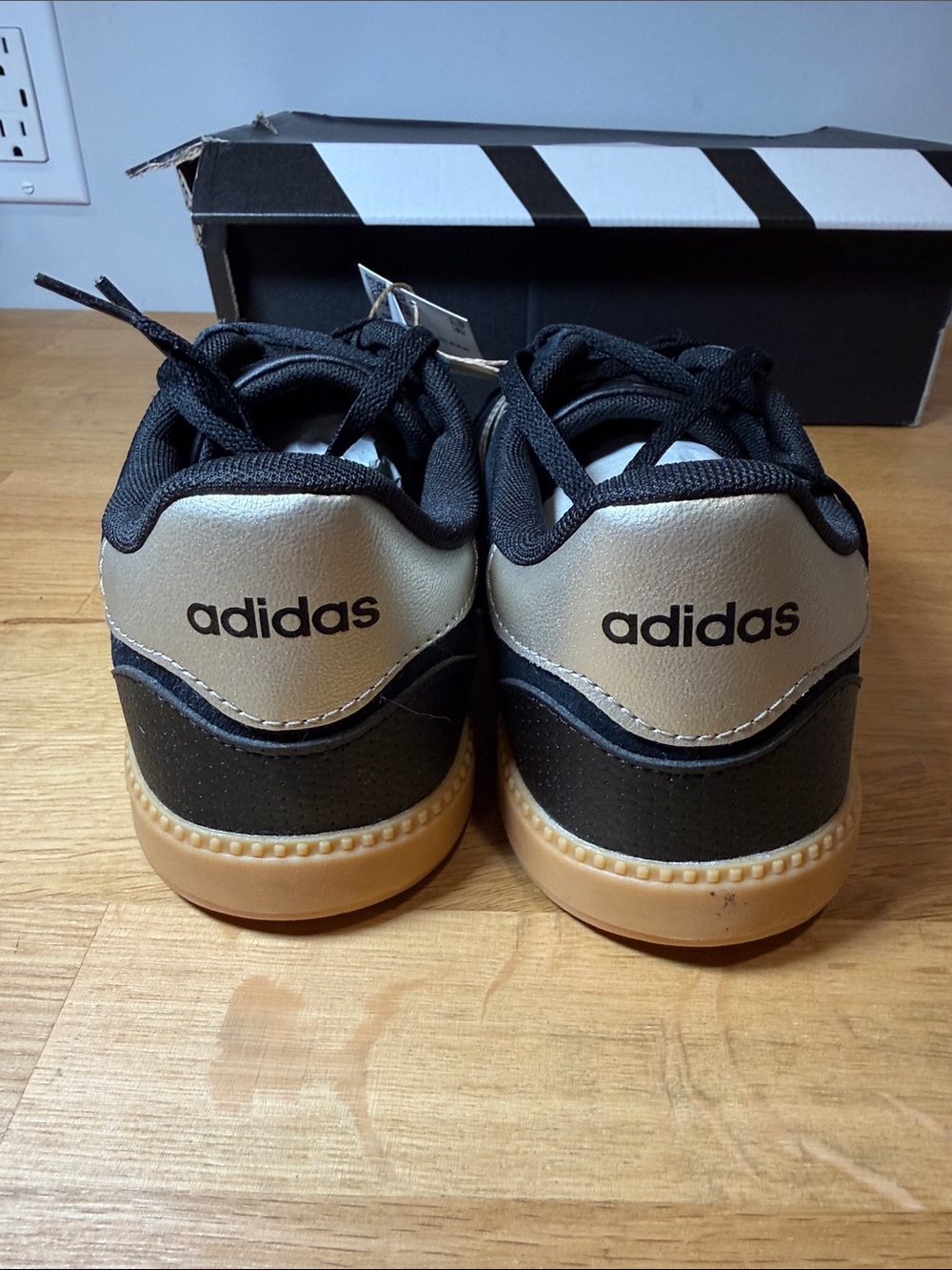 Adidas Breaknet Sleek Sneakers Black Gold Gum Sole Women’s Size 8 NWT - Picture 13 of 17